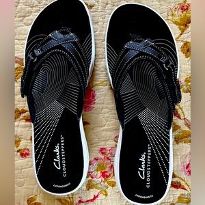 Clarks sandals / flip flops